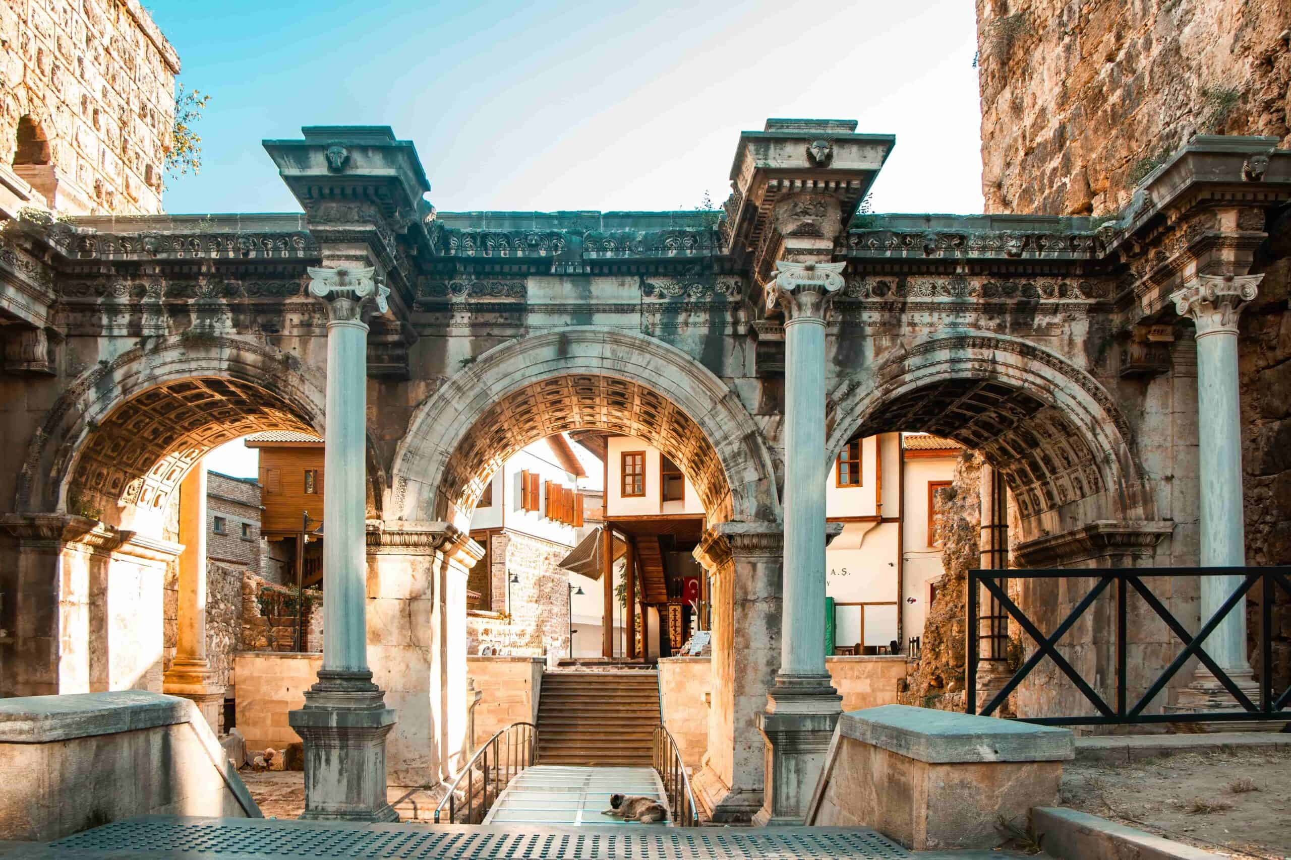 Hadrian Kapısı (Üçkapılar)