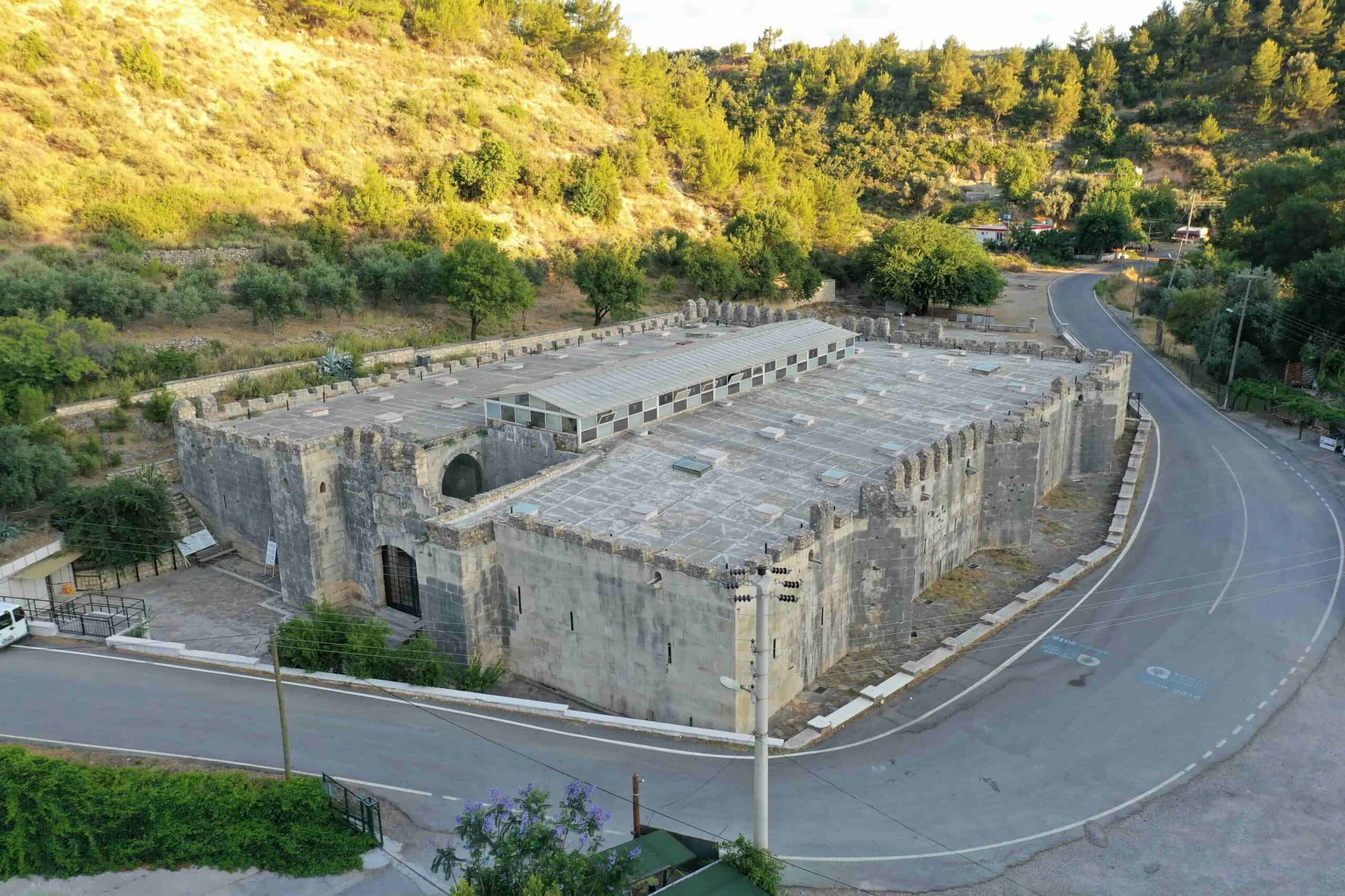 Alara Han ve Kalesi