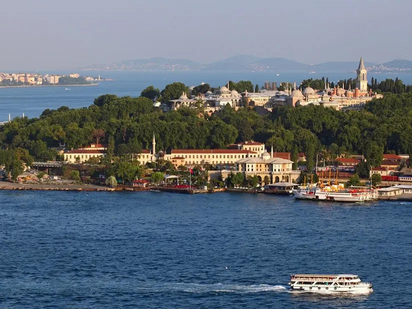 Marmara denizi arka planında  Topkapı Sarayı görünümü