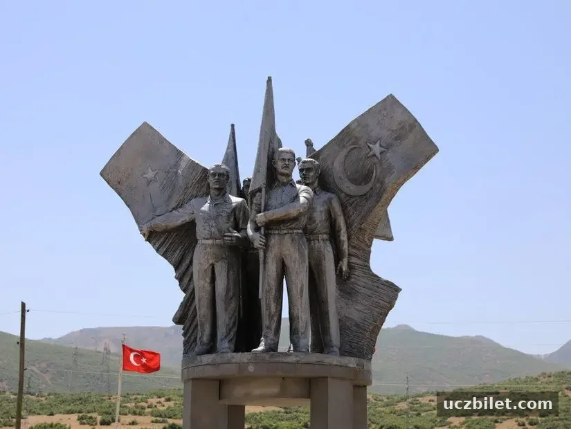 33 Şehit Anıtı görünümü