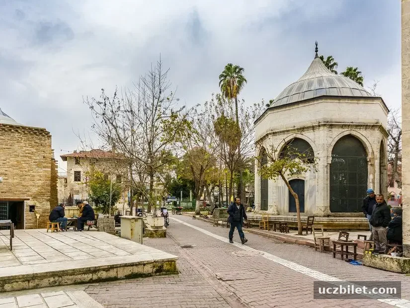 Adana Ulu Camii dış görünümü