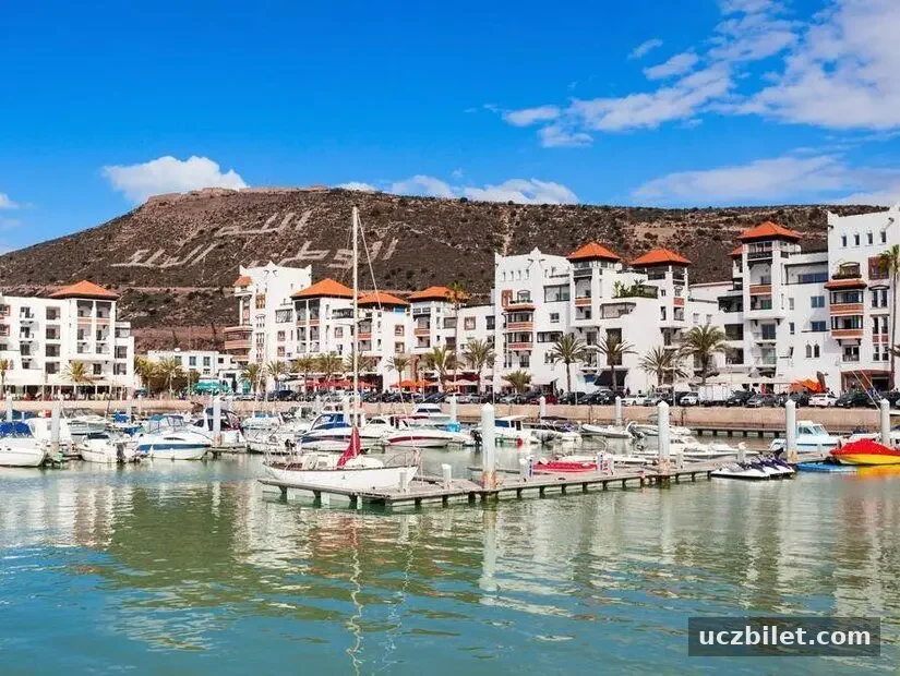 Agadir'deki Marina limanındaki tekneler