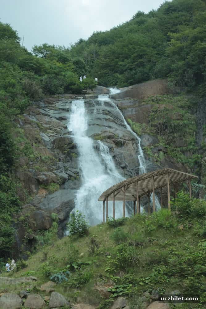 Ağaran Şelalesi