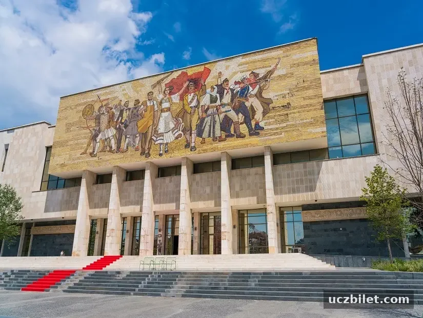 Arnavutluk'un Tiran kentindeki Ulusal Tarih Müzesi binası.