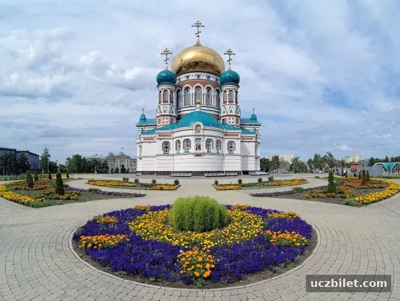 Assumption Katedrali, Omsk, Rusya'daki Katedral Meydanı'nda görünümü