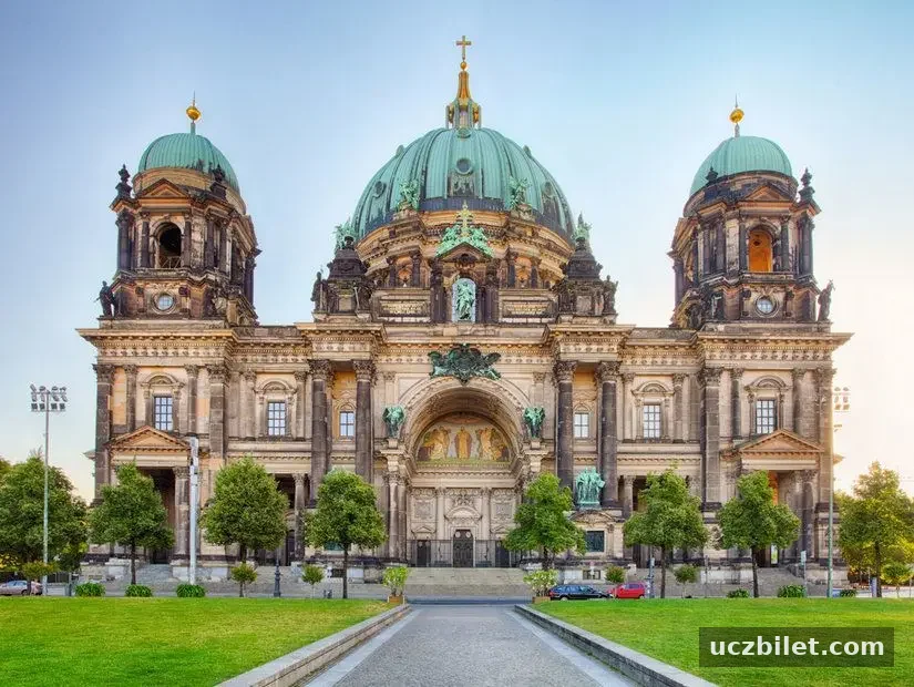 Berlin Katedrali (Berliner Dom) dış görünümü