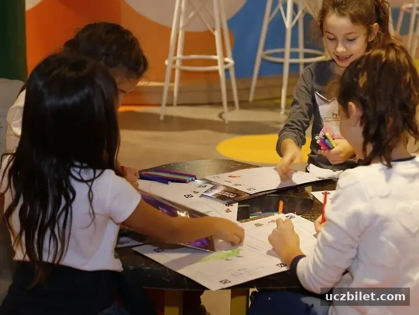 boyama el becerisi geliştiren çocuklar