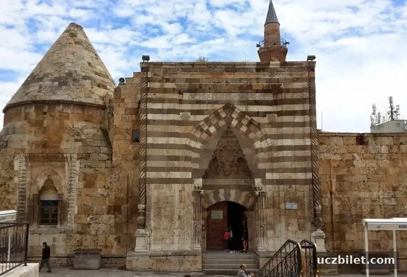 Cacabey Medresesi dış görünümü