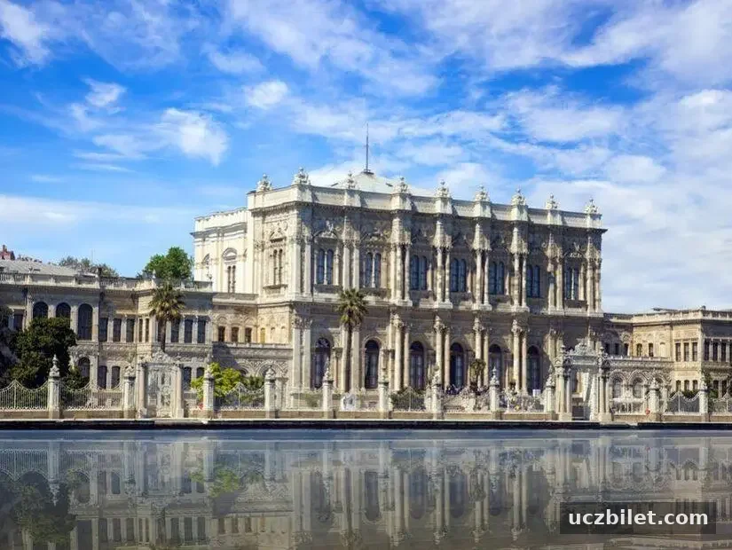 Dolmabahçe Sarayı dış görünümü