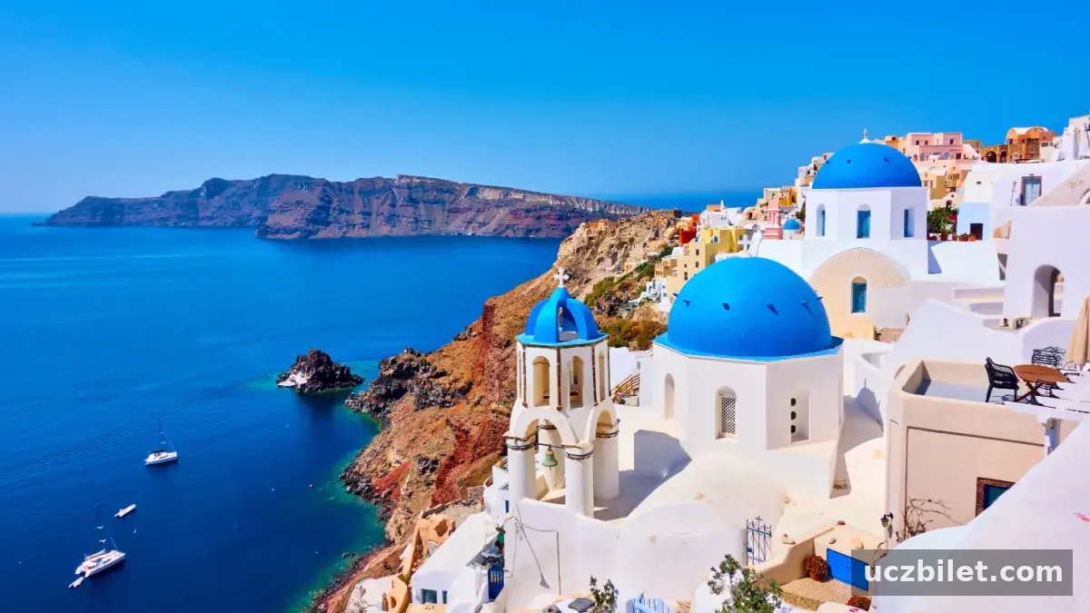 Ege’nin masal adası Santorini’de rüya gibi bir tatilin formülü