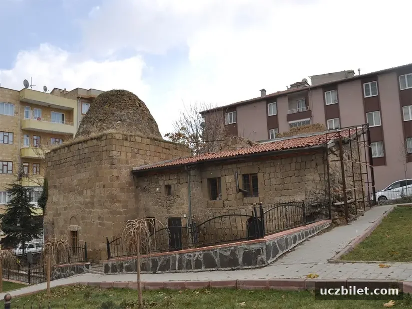 Esenbey Türbesi dış görünümü