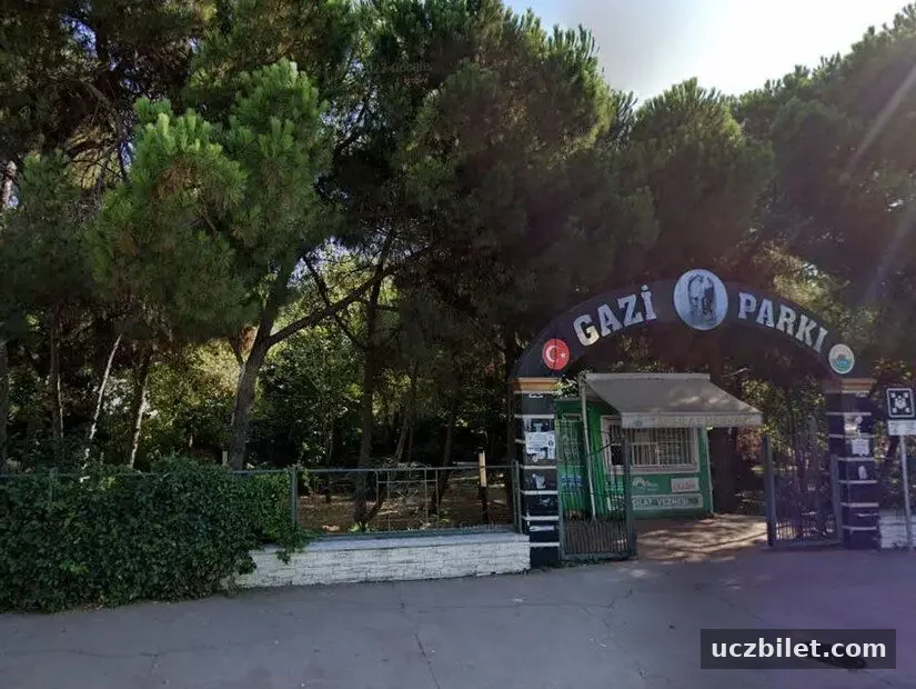 Gazi Parkı girişi