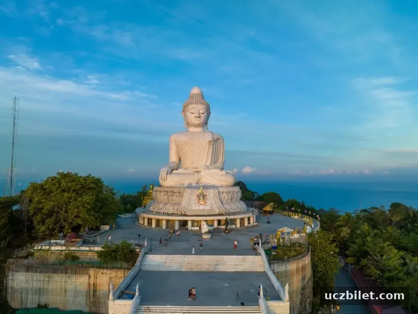 Havadan panoramik manzara Phuket büyük Buda.