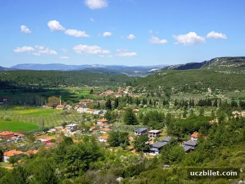 Idyma Antik Kenti orman içinde çevresi yerleşim yerleri