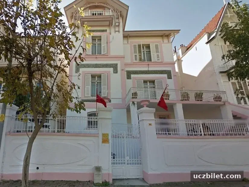 İsmet İnönü Evi Müzesi dış görünümü- Heybeliada