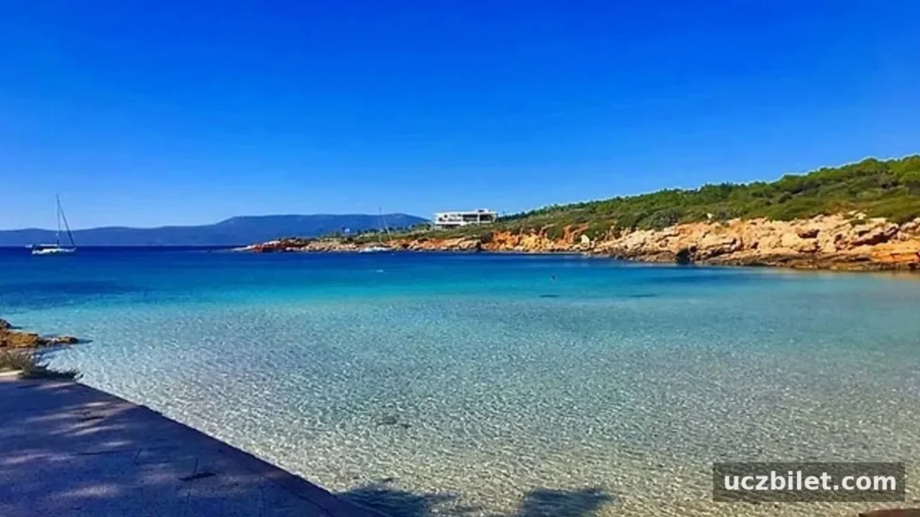 İzmir’in en sessiz koyu: Seferihisar Ekmeksiz Tabiat Parkı yeniden ziyarete kapatıldı