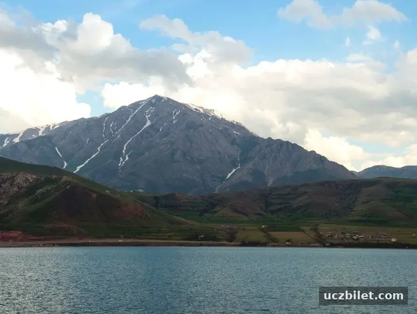 kalabalıktan uzak deniz manzarasıyla huzurlu süphan dağı