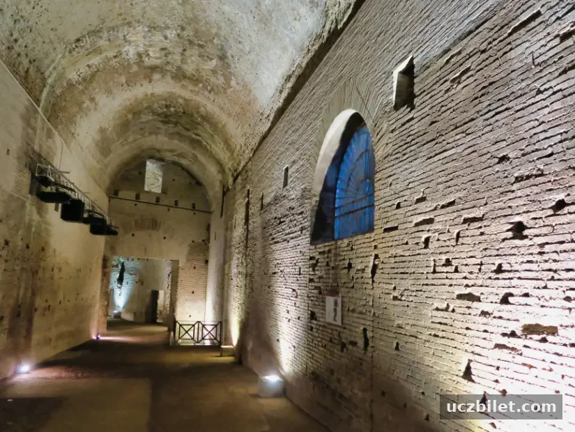 Kaleye giriş, eski İtalyan Roma domus aurea, roma