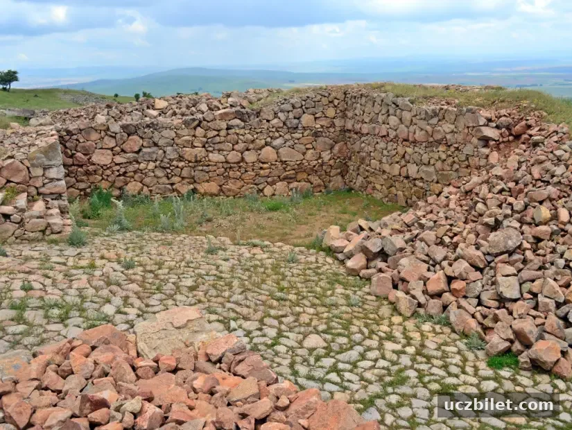 Kerkenes Harabeleri (Kinesi Yeraltı Şehri, Pteria) tarihi yeraltı şehri
