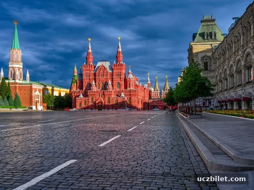 Kızıl Meydan, Moskova Kremlin ve Devlet Tarih Müzesi görünümü