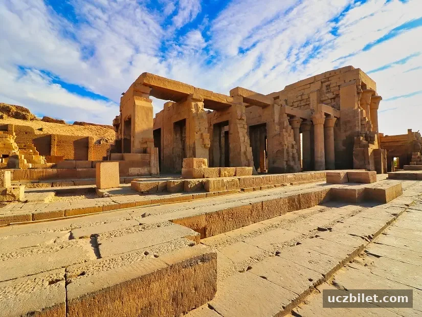 Kom Ombo tapınağı kalıntılarının görünümü
