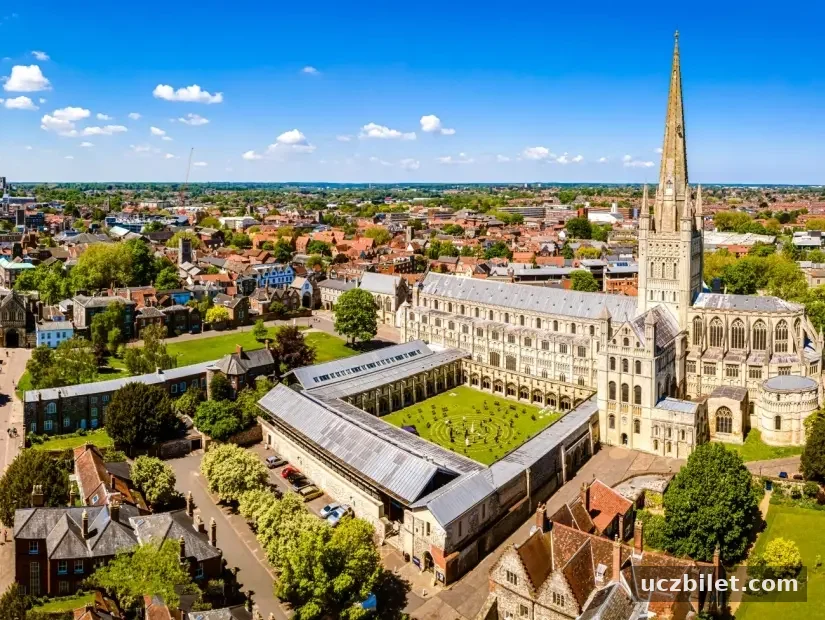 Norwich Katedrali'nin havadan görünümü
