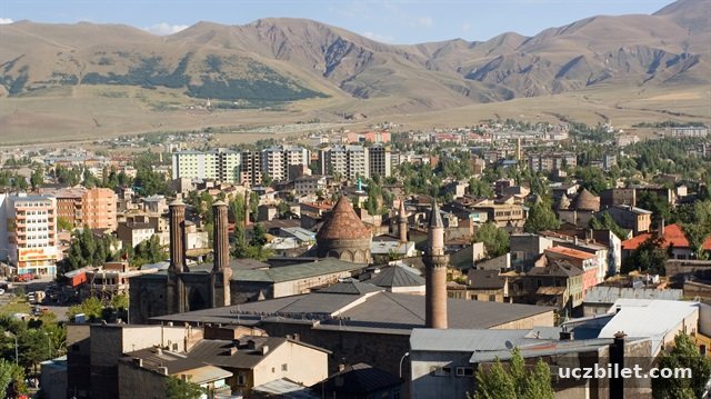 Palandöken'in eteklerinde kurulu şehir: Erzurum