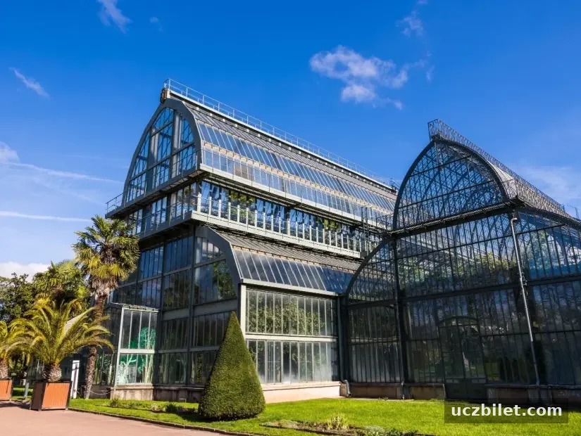 Parc de la Tête d'Or'un içindeki Lyon Botanik Bahçesi'nin büyük seraları