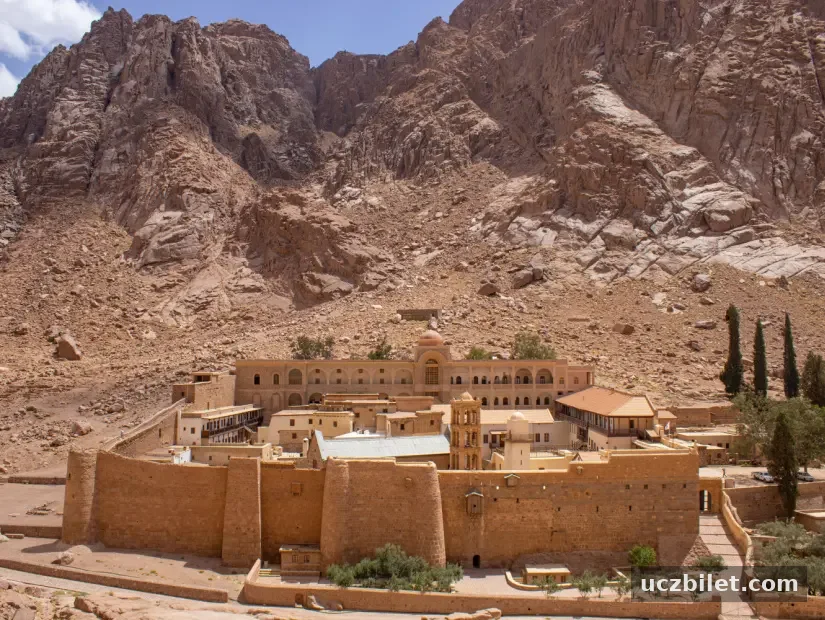 Saint Catherine Dağı'ndaki Saint Catherine Manastırı görünümü