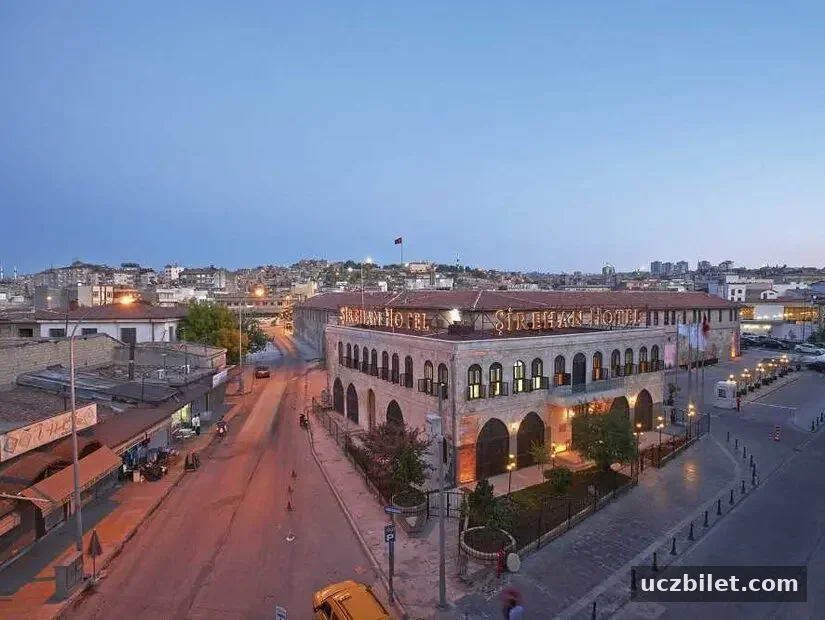 Şire Hanı akşam görünümü