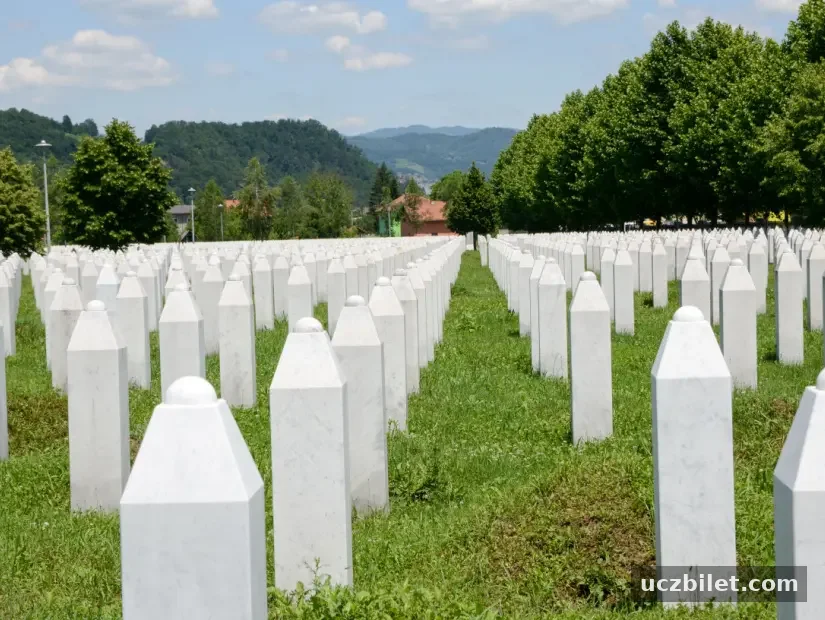 Srebrenitsa Soykırım Anıtı görünümü