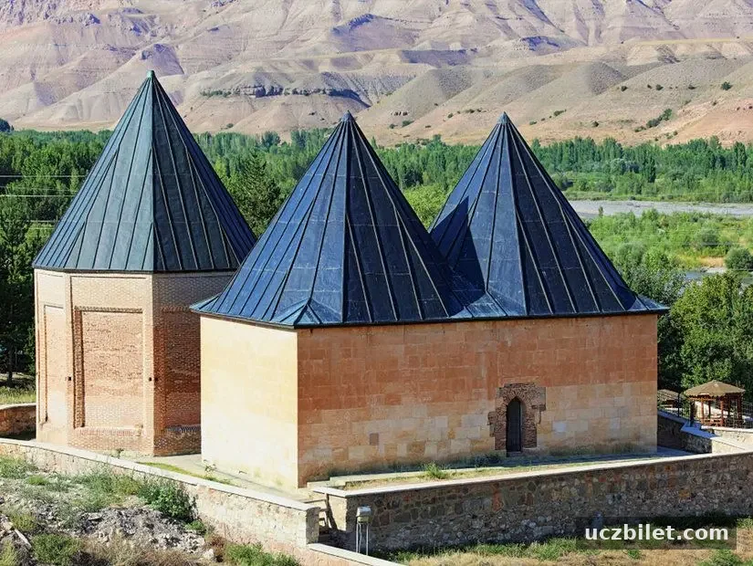 Sultan Melik Türbesi (Melik Gazi Türbesi) dış görünümü