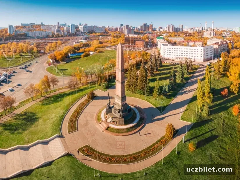 Ufa'nın merkezindeki Dostluk Anıtı'nın havadan görünümü.