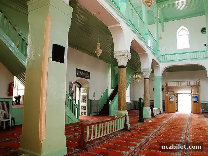 Ulu Cami iç görünümü