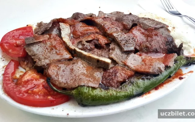 Yolu Bursa'dan geçenler için "En iyi İskender nerede yenir?" sorusunun cevabı